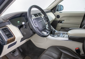 Подержанный автомобиль Land Rover Range Rover Sport 2015 года (11 фото)