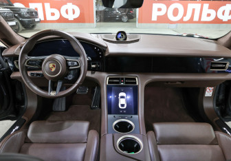 Подержанный автомобиль Porsche Taycan 2021 года (15 фото)