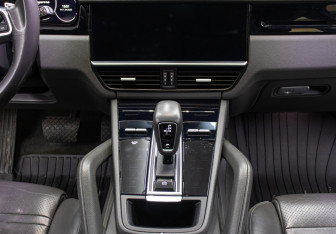 Подержанный автомобиль Porsche Cayenne 2019 года (15 фото)