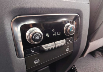 Подержанный автомобиль GMC Yukon 2023 года (33 фото)