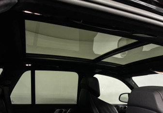 Подержанный автомобиль BMW X5 M 2020 года (16 фото)