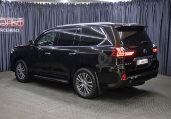 Подержанный автомобиль Lexus LX 2021 года (7 фото)