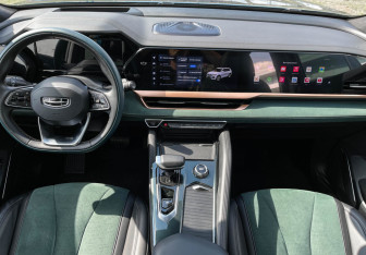 Подержанный автомобиль Geely Monjaro 2023 года (12 фото)