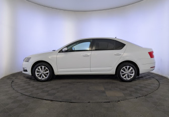 Подержанный автомобиль Skoda Octavia Liftback 2019 года (8 фото)