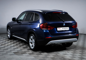 Подержанный автомобиль BMW X1 2012 года (7 фото)