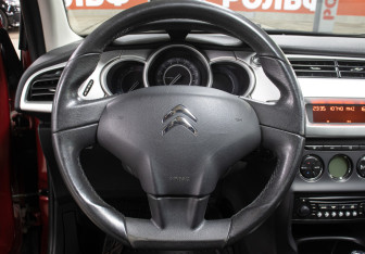 Подержанный автомобиль Citroen C3 Hatchback 2010 года (16 фото)