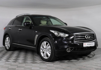 Подержанный автомобиль Infiniti FX 2012 года (3 фото)