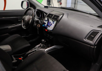 Подержанный автомобиль Mitsubishi ASX 2012 года (15 фото)