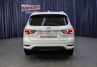 Подержанный автомобиль Infiniti QX60 2019 года (6 фото)
