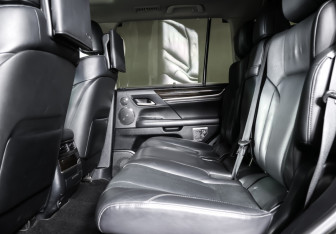 Подержанный автомобиль Lexus LX 2019 года (14 фото)