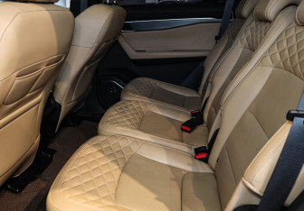 Подержанный автомобиль Geely Okavango 2023 года (8 фото)