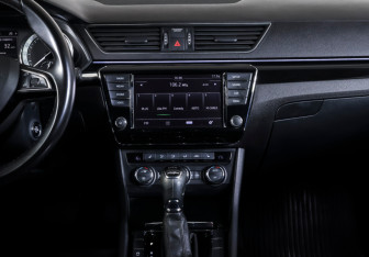 Подержанный автомобиль Skoda Superb Wagon 2016 года (14 фото)