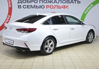 Подержанный автомобиль Hyundai Sonata 2019 года (4 фото)