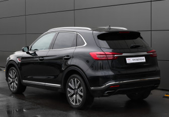 Подержанный автомобиль Hongqi HS5 2024 года (8 фото)