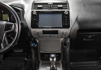 Подержанный автомобиль Toyota Land Cruiser Prado 2017 года (15 фото)