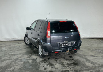 Подержанный автомобиль Ford Fusion 2007 года (7 фото)