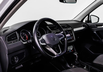 Подержанный автомобиль Volkswagen Tiguan 2021 года (12 фото)