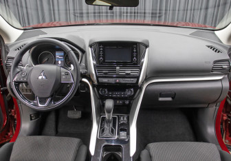 Подержанный автомобиль Mitsubishi Eclipse Cross 2021 года (13 фото)