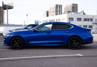 Подержанный автомобиль Genesis G70 2021 года (8 фото)