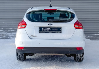 Подержанный автомобиль Ford Focus Hatchback 2018 года (6 фото)