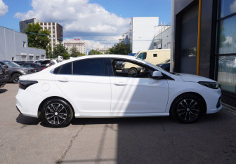 Подержанный автомобиль Omoda S5 2023 года (4 фото)