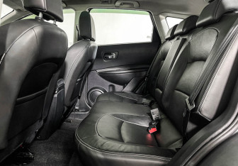 Подержанный автомобиль Nissan Qashqai 2012 года (10 фото)