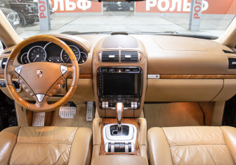 Подержанный автомобиль Porsche Cayenne 2006 года (14 фото)