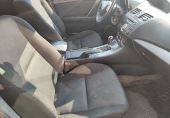 Подержанный автомобиль Mazda 3 Sedan 2011 года (9 фото)