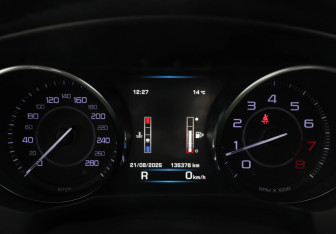 Подержанный автомобиль Jaguar XE 2016 года (11 фото)