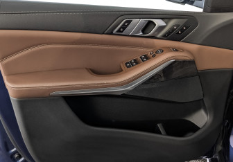Подержанный автомобиль BMW X5 2020 года (19 фото)