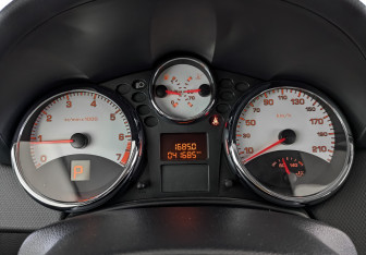 Подержанный автомобиль Peugeot 207 Hatchback 2008 года (16 фото)