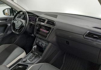 Подержанный автомобиль Volkswagen Tiguan 2019 года (20 фото)