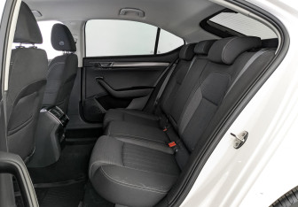 Подержанный автомобиль Skoda Superb Liftback 2021 года (18 фото)