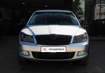 Подержанный автомобиль Skoda Octavia Wagon 2009 года (2 фото)