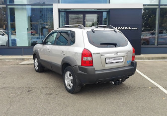 Подержанный автомобиль Hyundai Tucson 2008 года (7 фото)