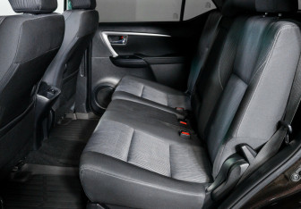 Подержанный автомобиль Toyota Fortuner 2021 года (13 фото)