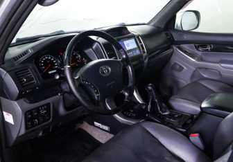 Подержанный автомобиль Toyota Land Cruiser Prado 2007 года (15 фото)