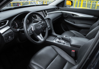 Подержанный автомобиль Infiniti QX50 2018 года (14 фото)