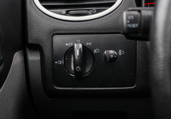 Подержанный автомобиль Ford Focus Sedan 2008 года (16 фото)