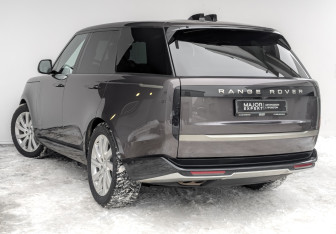Подержанный автомобиль Land Rover Range Rover 2023 года (7 фото)