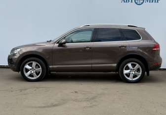 Подержанный автомобиль Volkswagen Touareg 2013 года (8 фото)