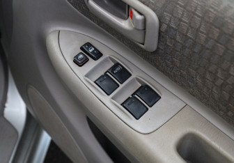 Подержанный автомобиль Toyota Corolla Spacio 2000 года (15 фото)