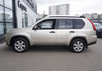 Подержанный автомобиль Nissan X-Trail 2008 года (8 фото)