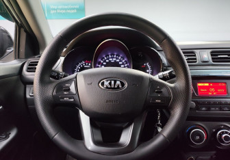 Подержанный автомобиль Kia Rio Sedan 2013 года (14 фото)