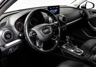 Подержанный автомобиль Audi A3 Sedan 2015 года (12 фото)
