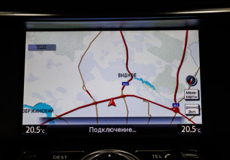 Подержанный автомобиль Infiniti QX70 2014 года (23 фото)