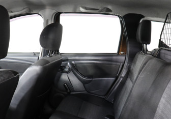 Подержанный автомобиль Renault Duster 2013 года (10 фото)
