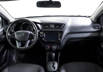 Подержанный автомобиль Kia Rio Sedan 2012 года (13 фото)