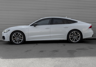 Подержанный автомобиль Audi A7 2021 года (8 фото)