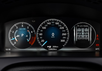 Подержанный автомобиль Jaguar XJ 2017 года (13 фото)